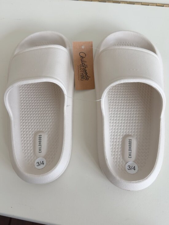 Childhoods Clothing Other - Childhoods Clothing Kids White Cloud Slide Sandals Size 3/4 NWT